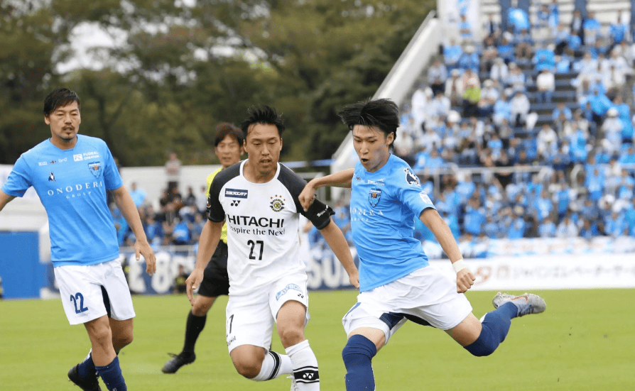 横滨对阵鹿岛鹿角，谁能在比赛中取得胜利？