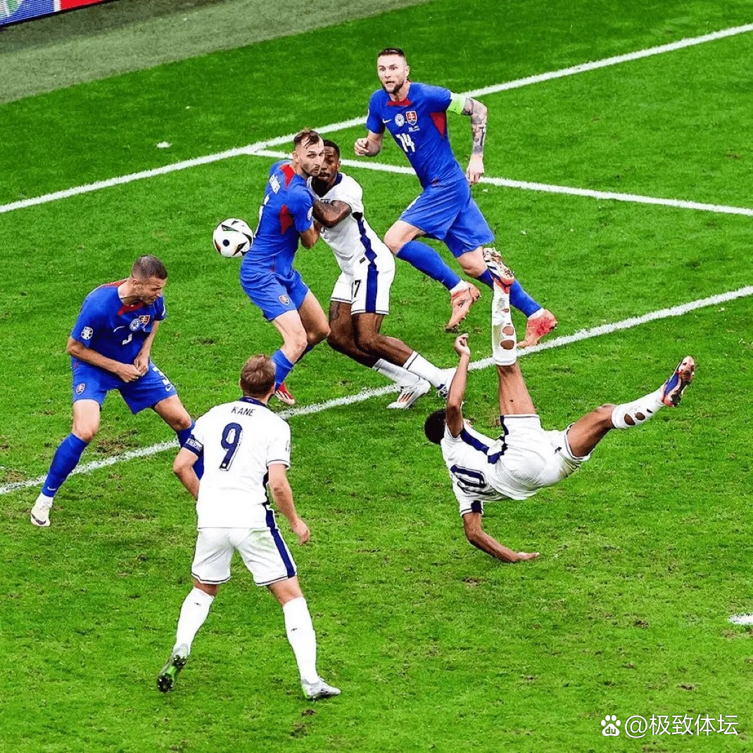 波兰队逆转瑞典，成功杀入欧预赛半决赛对阵英格兰