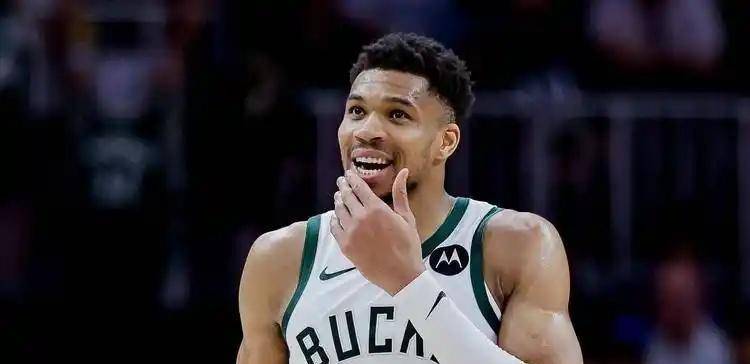 开云体育中国-篮板王争夺战进入白热化阶段，字母哥领先