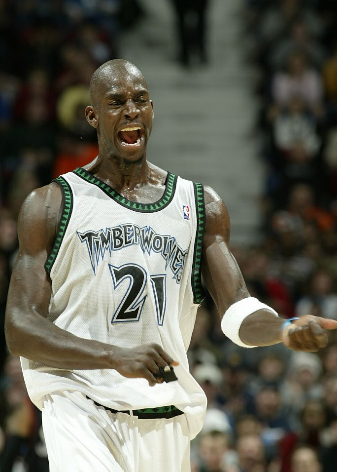 篮板王争夺战进入白热化阶段，字母哥领先