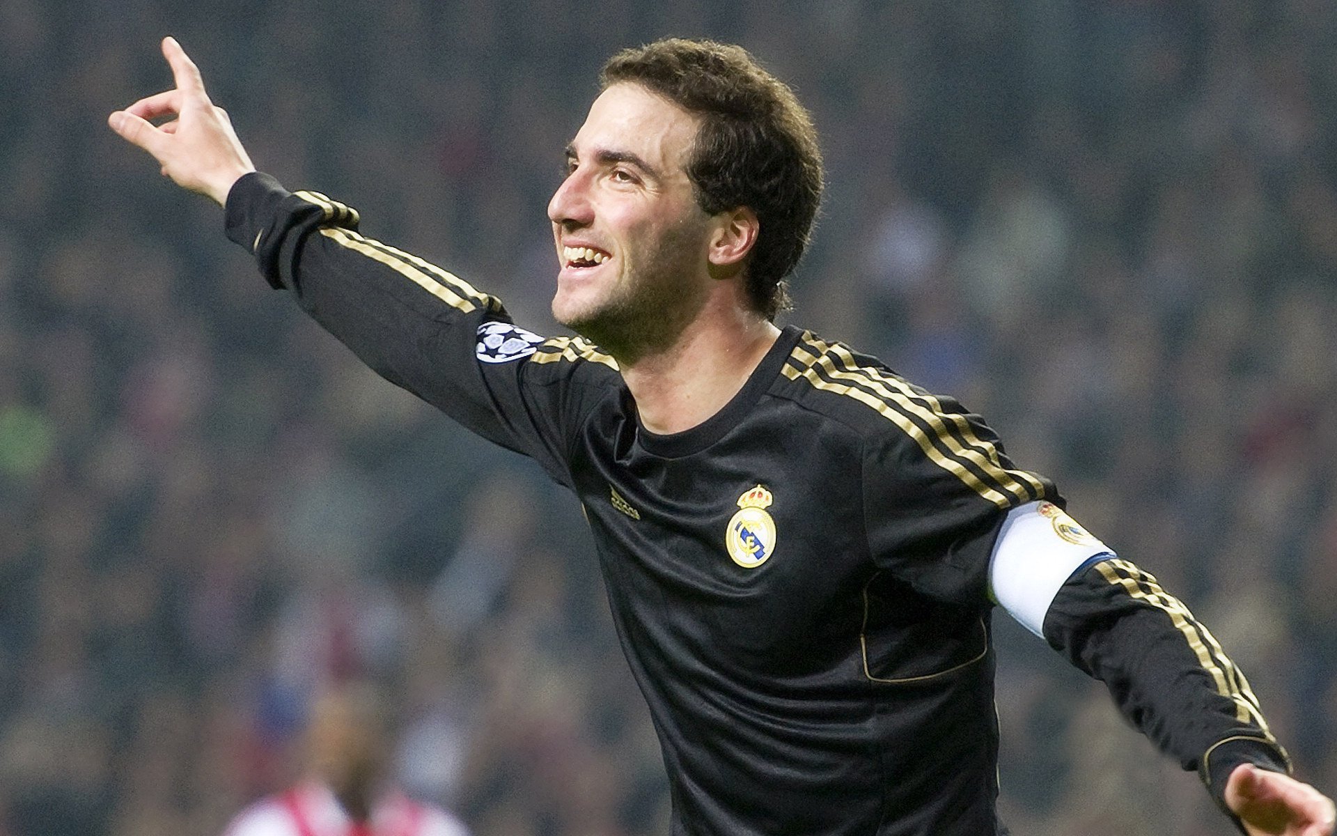 赛道与球场，当F1年度争冠焦点战遇上广东队绝杀吉林队