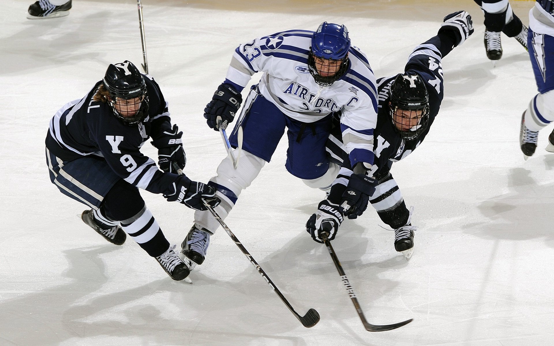 开云官网-哈斯车队完胜迈凯伦，佩雷兹如何扛起全队，书写F1逆袭传奇